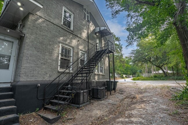 Building Photo - 1522 Columbia College Dr