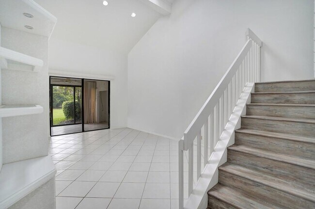 Building Photo - 7714 La Mirada Dr