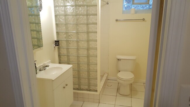 Building Photo - 13660 Manhattan St