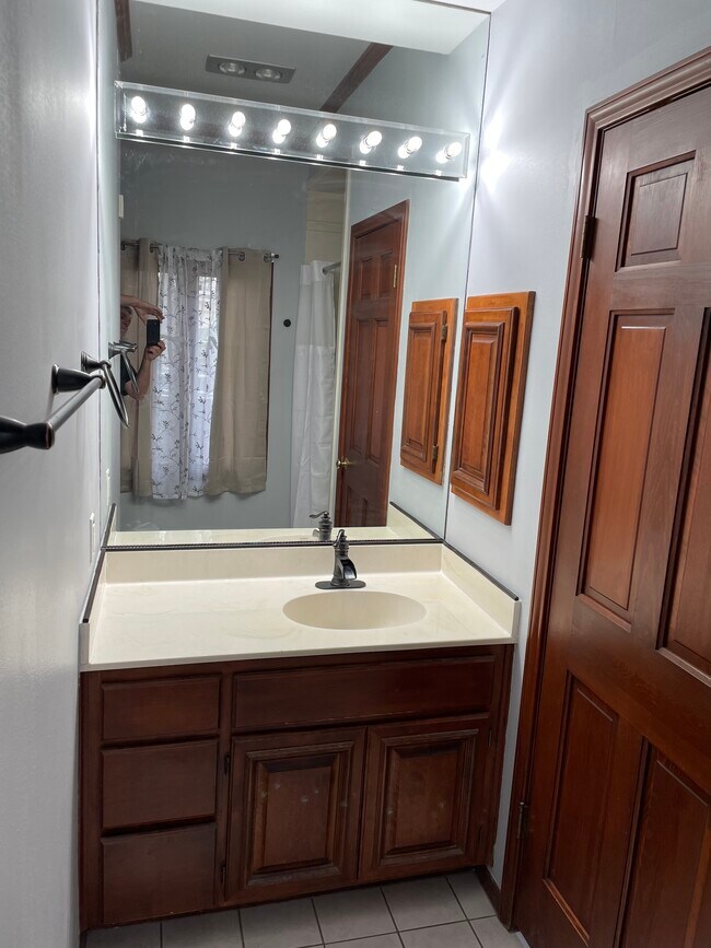 3rd Bathroom - 8000 Donore Pl