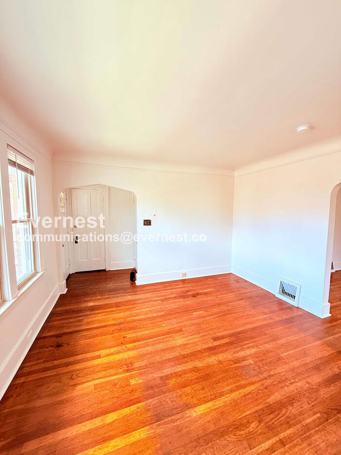 Building Photo - 3209 W Grand St