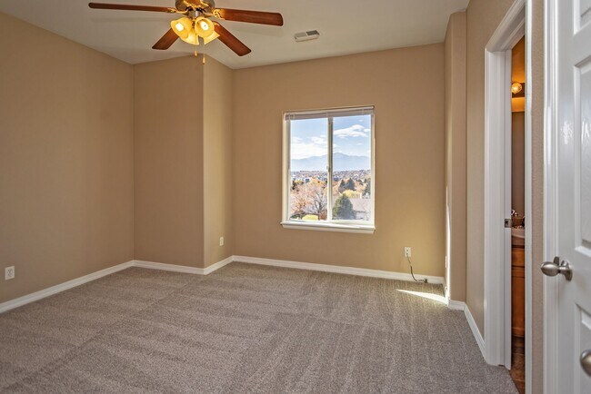 Building Photo - Beautiful Ranch-Style Condo with Attached Garage!!