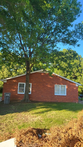 Building Photo - 3070 Ragsdale Dr