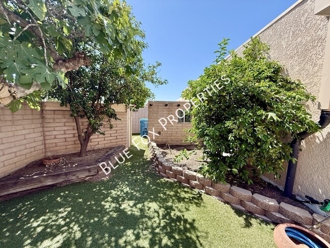 Building Photo - 4635 E Camino Rosa