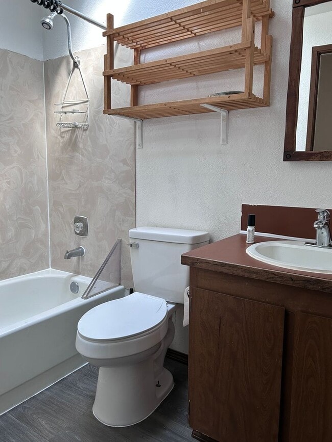 Building Photo - Updated 4BR Home in Renton's Victoria Park Neighborhood!