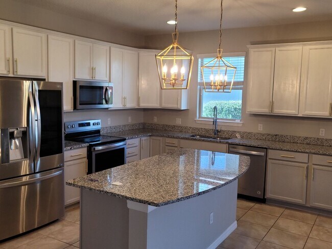 Building Photo - Make This Apopka Beauty Your Home