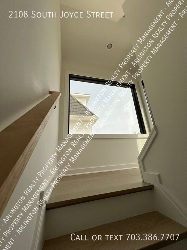 Building Photo - 2108 S Joyce St