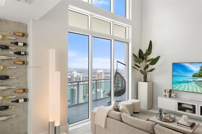 Building Photo - 950 Brickell Bay Dr