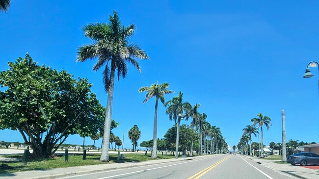 Building Photo - 1150 Bayshore Dr