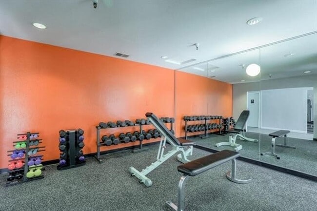 Building Photo - End Unit 2 Bed, 2 Bath Townhouse with Atta...
