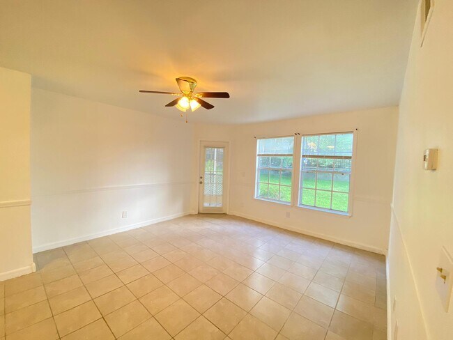 Building Photo - 6166 Westgate Dr