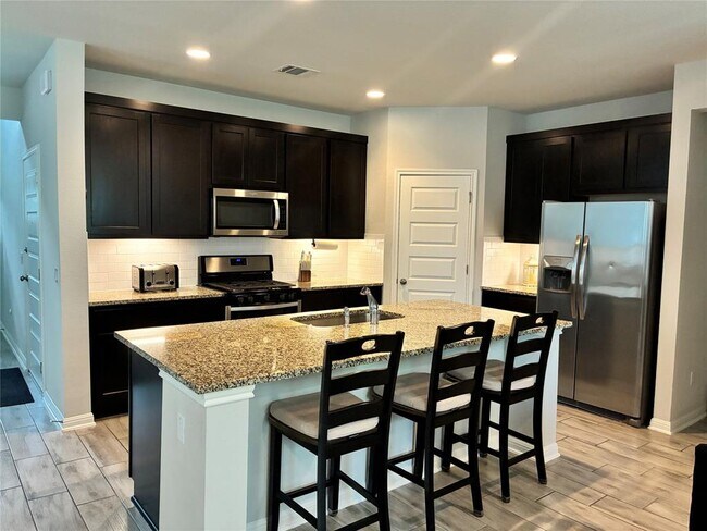 Building Photo - 108 Driftwood Hills Way