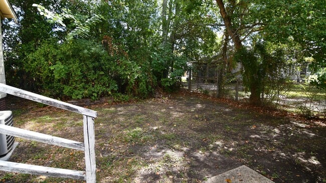 Building Photo - Housing Authority Vouchers Accepted !! 2-bedroom, 1-bathroom DUPLEX located in Mid City North, Ba...