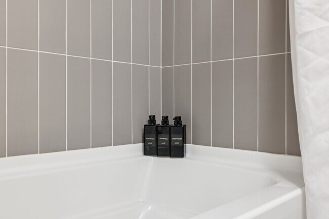 Building Photo - 222 E Jefferson St