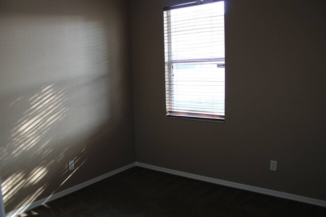 Building Photo - 353 Heather Hills Dr