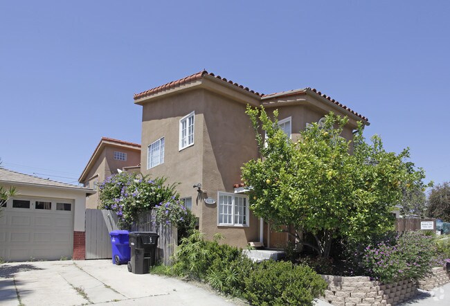 Building Photo - 6036 Estelle St