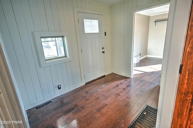 Building Photo - 424 Sunset Forest Dr