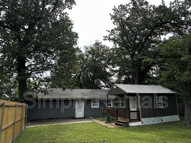 Building Photo - Kingston Rd 906