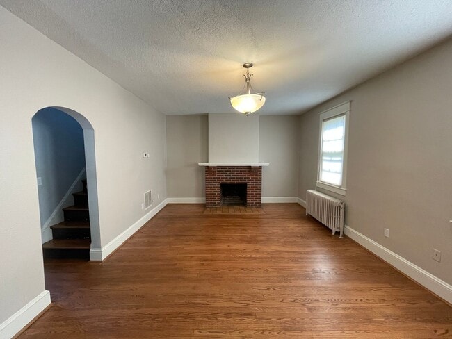 Building Photo - Charming House on Fontaine Ave