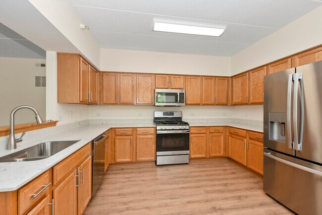 Building Photo - 16641 Liberty Cir