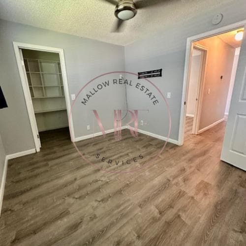 Building Photo - 1227 Casita Dr