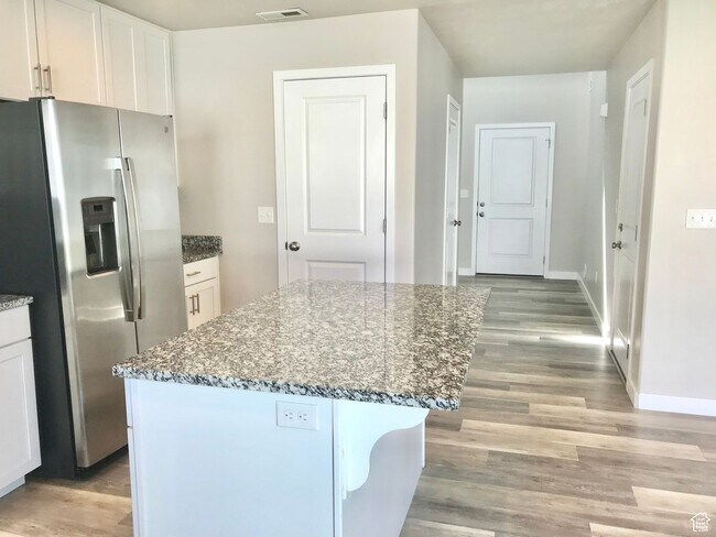 Building Photo - 455 S 390 W