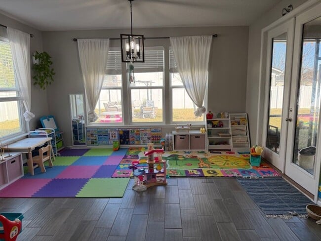 Building Photo - Like New 4/2.5 St. Augustine