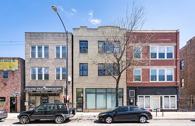 Outside (middle building) - 721 S Western Ave