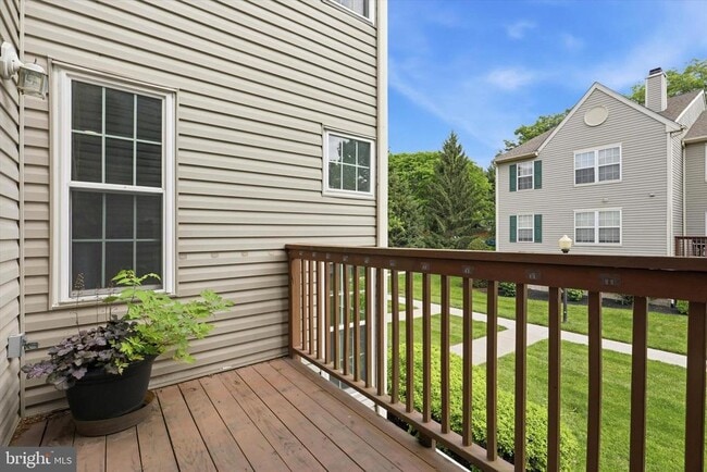 Building Photo - 645 Muhlenberg Dr