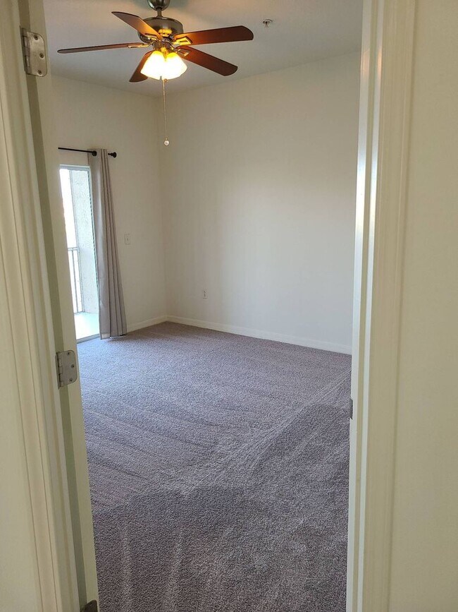 Building Photo - 3 Bed/ 2 Bath Condo w/1 Car Garage $2,000 ...