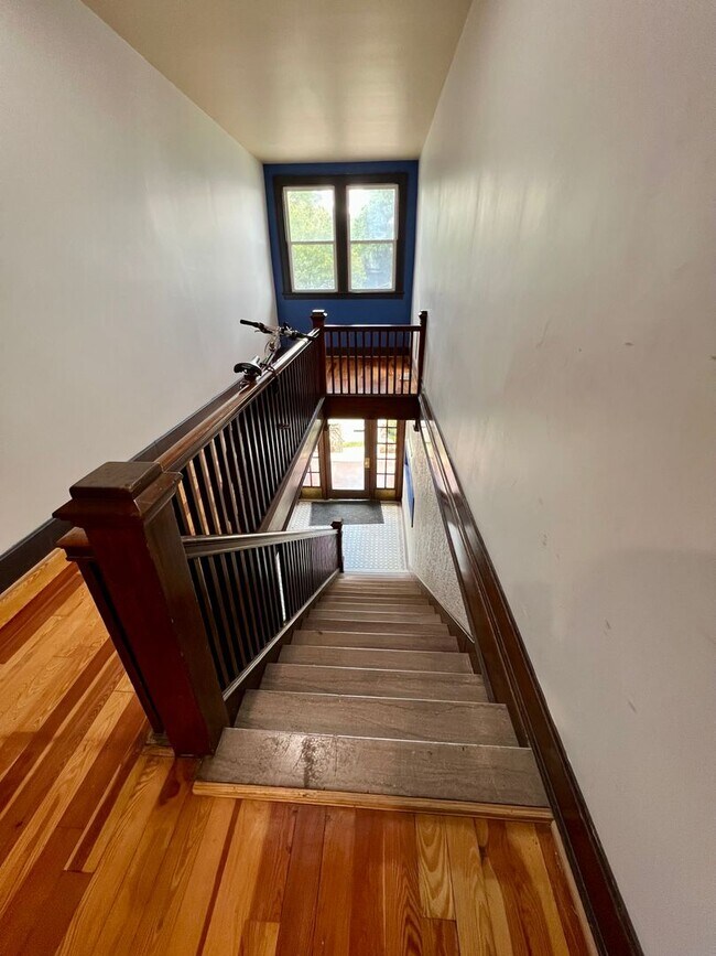Building Photo - 1 Bedroom/1 Bath in the Historic District