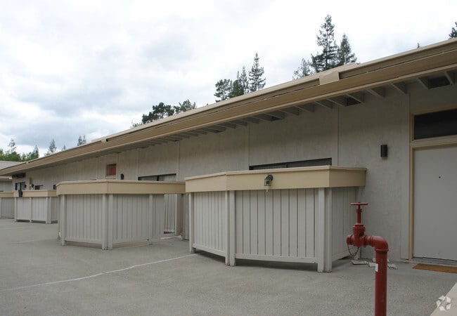 Building Photo - 680 Moraga Rd