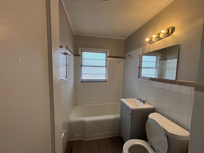 Building Photo - 837 Carrolton Rd