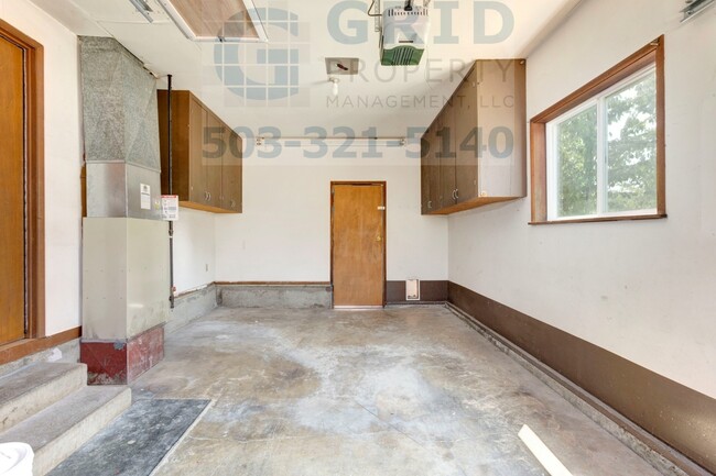 Building Photo - 3 Bedroom Ranch in Milwaukie