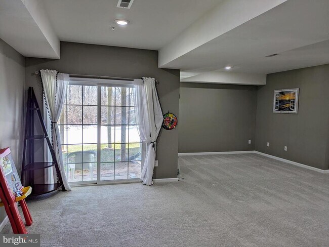 Building Photo - 125 Knock Hill Dr