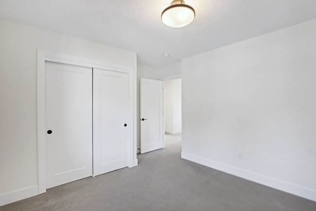 Building Photo - DESIRABLE CRESTON-KENILWORTH / CORNER LOT, LUXURY 4 BEDROOM, TWO EN-SUITES W/FULL BATHS