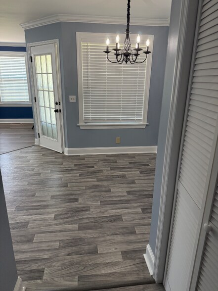 Building Photo - 205 Queens Ln Ct