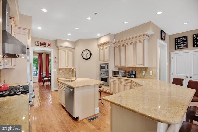 Building Photo - 714 Bracey Ln