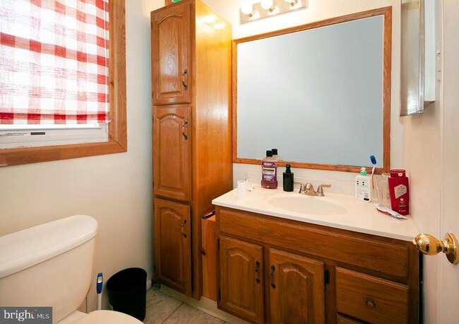 Building Photo - 10 Sherwood Ln