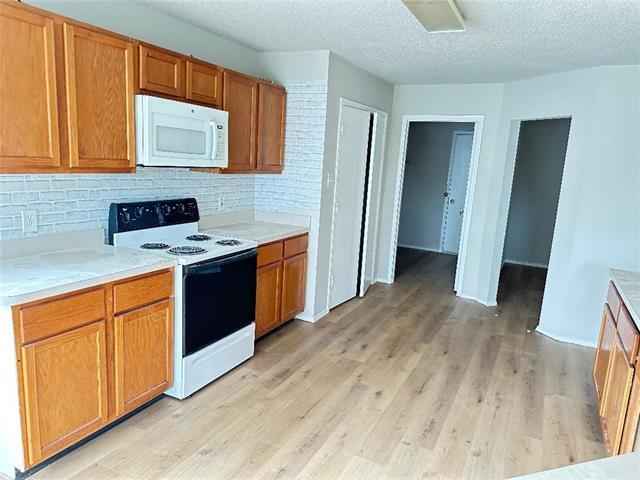 Building Photo - 301 Longshore Dr