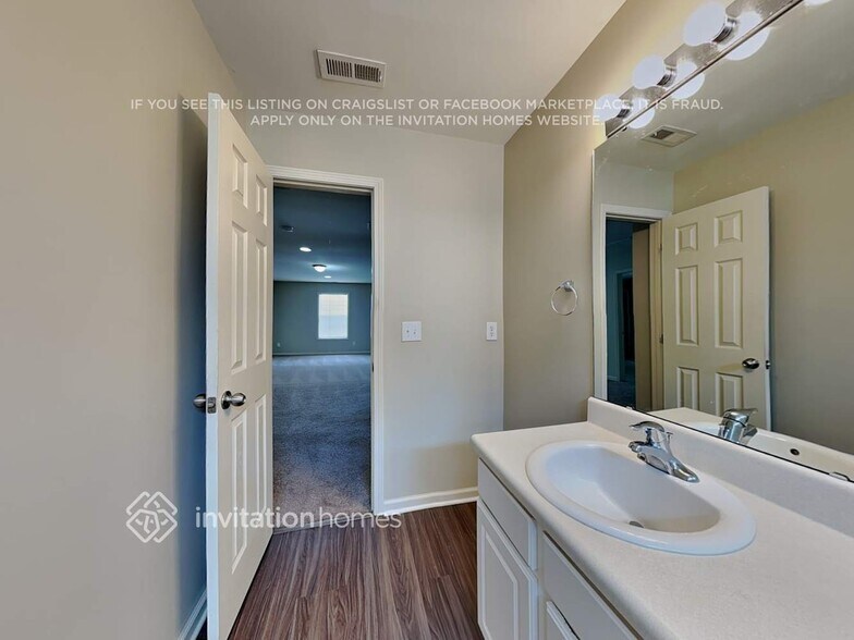 Building Photo - 927 Spring Meadow Dr