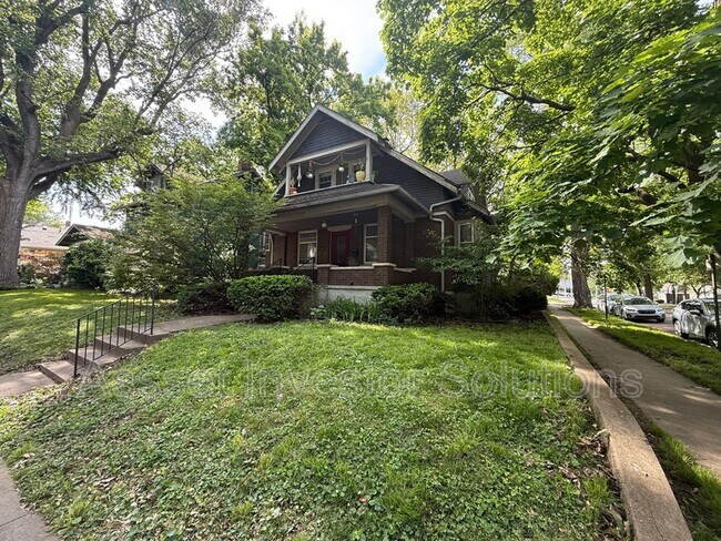 Building Photo - 1911 W 42nd Ave