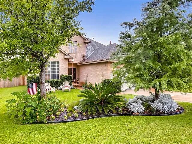 Building Photo - 2221 Speidel Dr