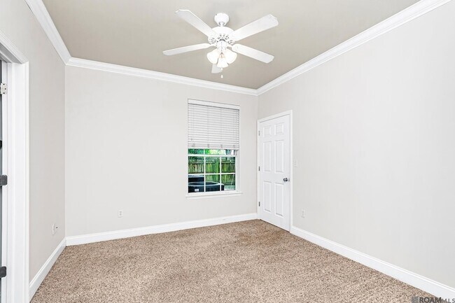 Building Photo - 900 Dean Lee Dr