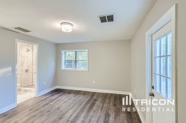 Building Photo - 667 Encino Way