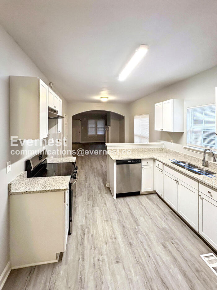 Building Photo - 2001 Chicago Ave NW