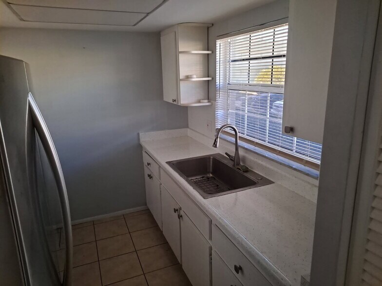 Building Photo - 1433 S Belcher Rd