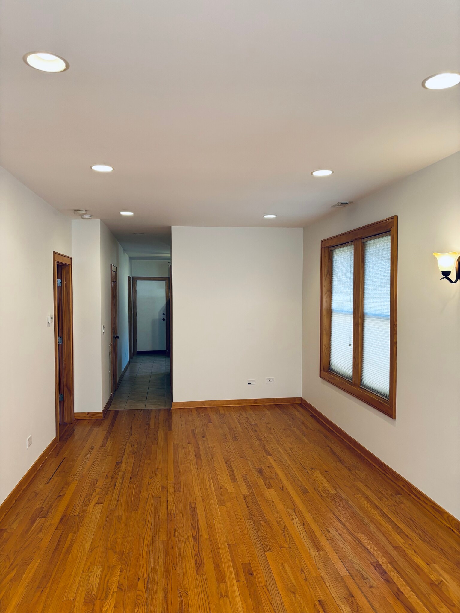 Dining Area - 2318 W Diversey Ave