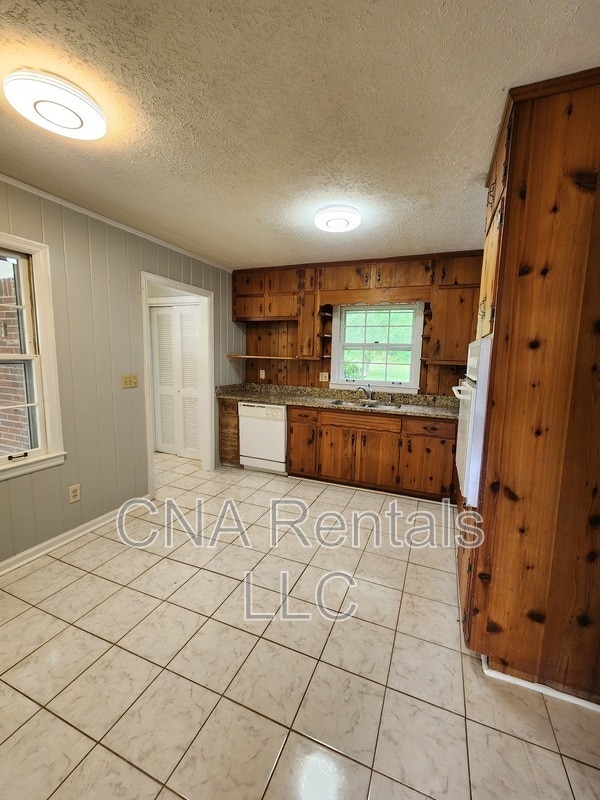 Building Photo - 626 Honeybear Ln