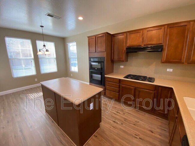 Building Photo - 1424 N Oliveto Ct